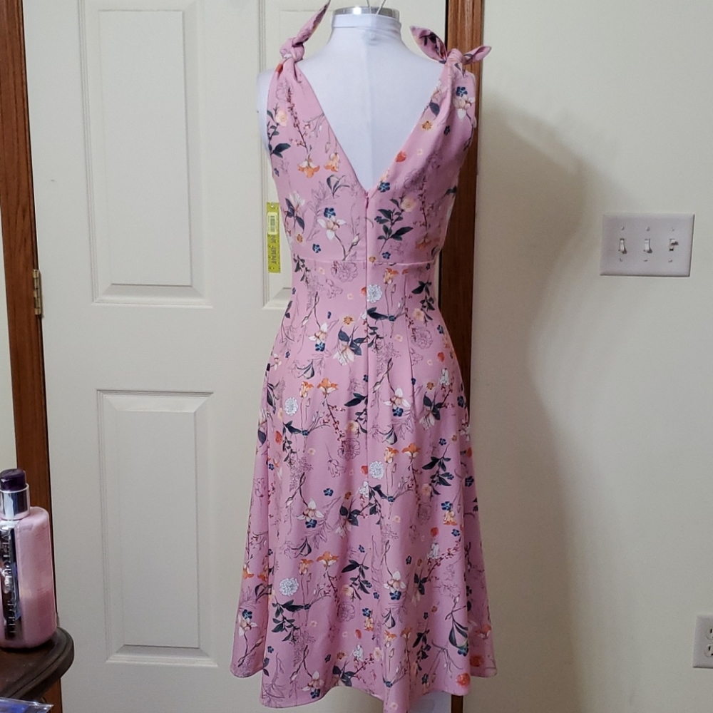 Dress - Picture 5 of 8